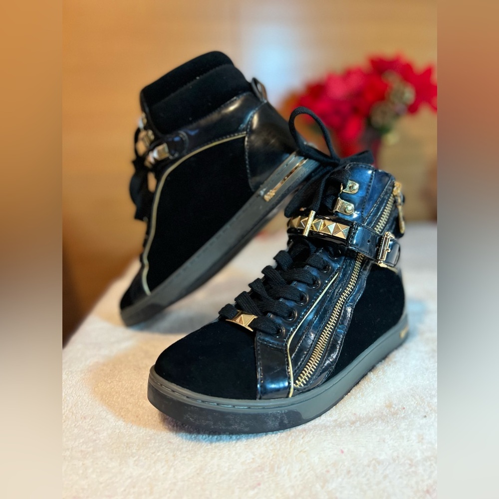 MK Women Boots 6.5 fit 7 Excellent Condition